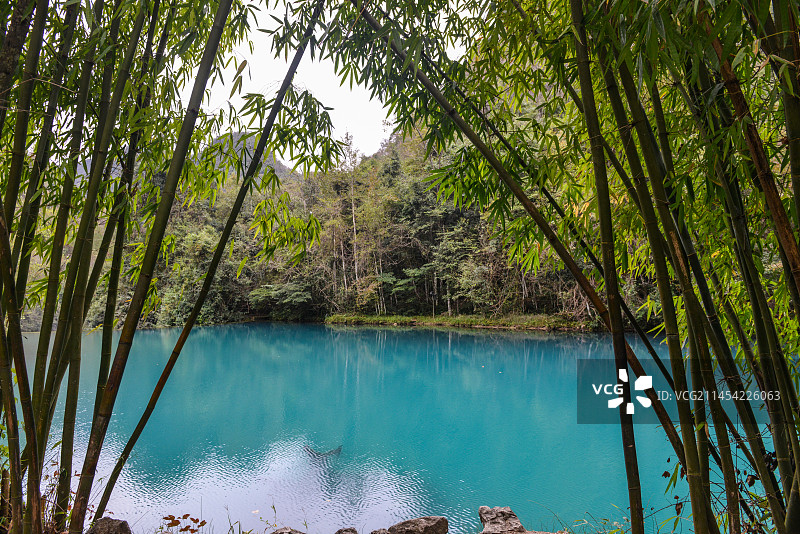荔波小七孔风景区的青山碧水图片素材