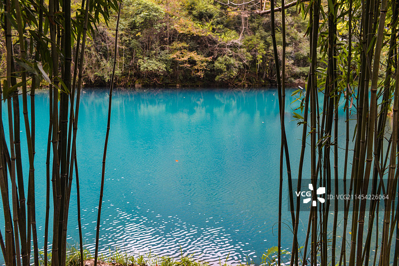 荔波小七孔风景区的青山碧水图片素材