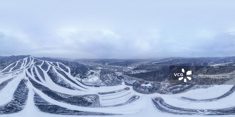 航拍冬季河北张家口崇礼滑雪场图片素材
