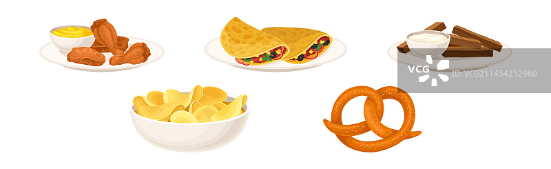 带脆脆薯条椒盐卷饼的零食和开胃菜图片素材