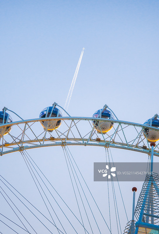 摩天轮局部与飞机图片素材