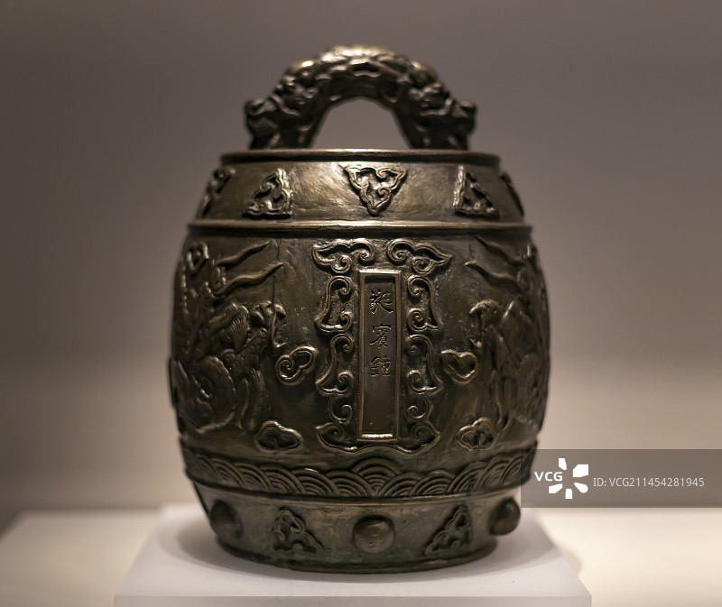 清代上海县学祭礼用器铜编钟蕤宾图片素材