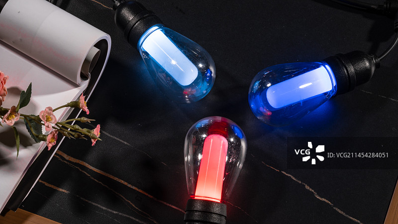 彩色LED灯泡展示图片素材