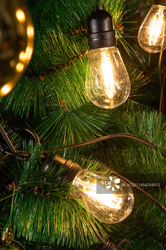 户外露营灯会发光图片素材