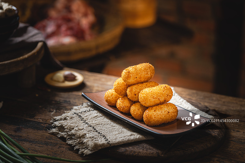 国产美食农家菜儿时的味道流心红糖糍粑图片素材