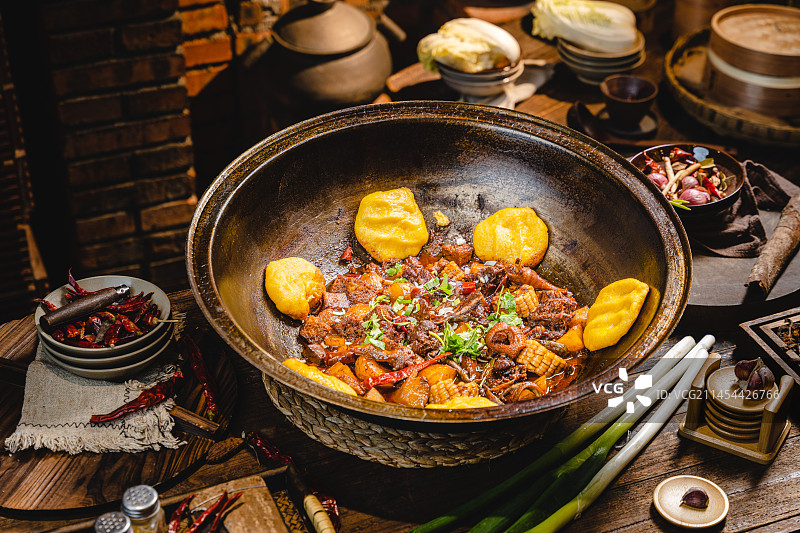东北老家 传统怀旧 东北菜 铁锅炖大鹅 铁锅炖土鸡 东北铁锅炖 东北菜图片素材
