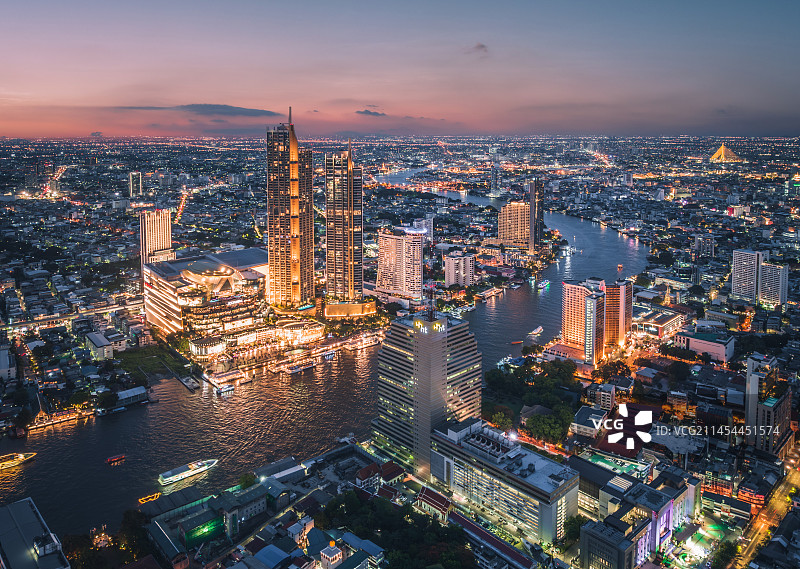 泰国曼谷湄南河城市天际线航拍都市夜景风光图片素材