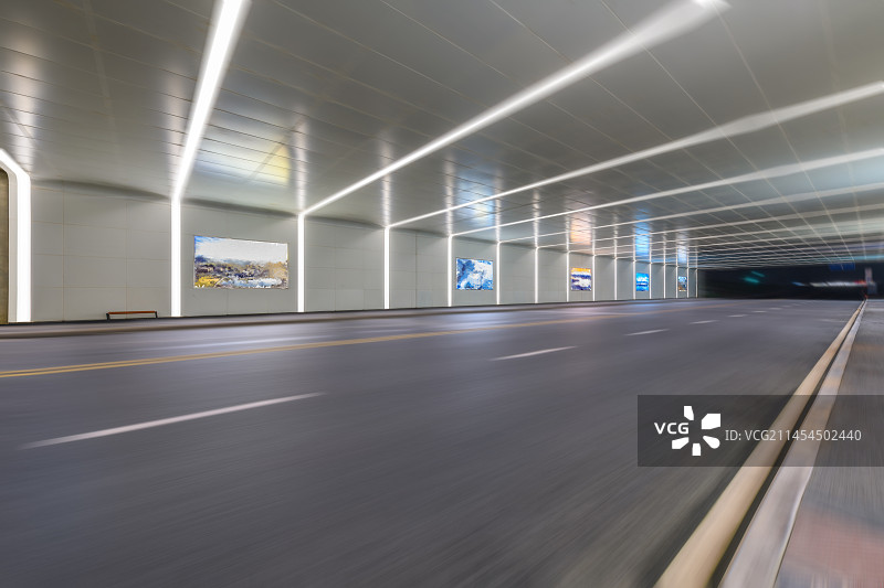 具有时尚元素灯光效果的成都天府新区隧道桥，如画廊般地展示有成都城市风光图片图片素材