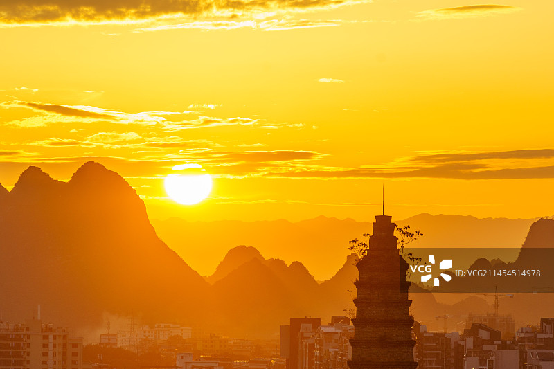 桂林晚霞 日落 塔山 穿山景区图片素材