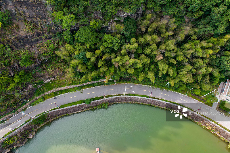 林间公路图片素材