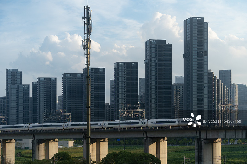 高铁经过杭州亚运村图片素材