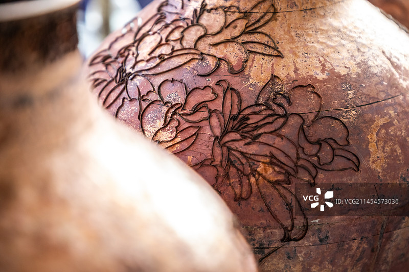 景泰蓝制作的黏斯和掐丝工艺图片素材