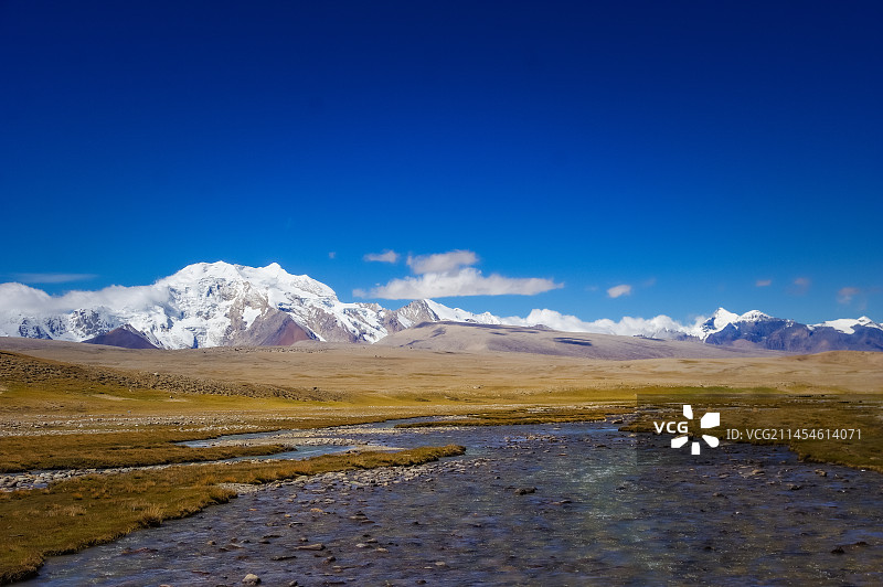 希夏邦马脚下峰山水雪山风光图片素材