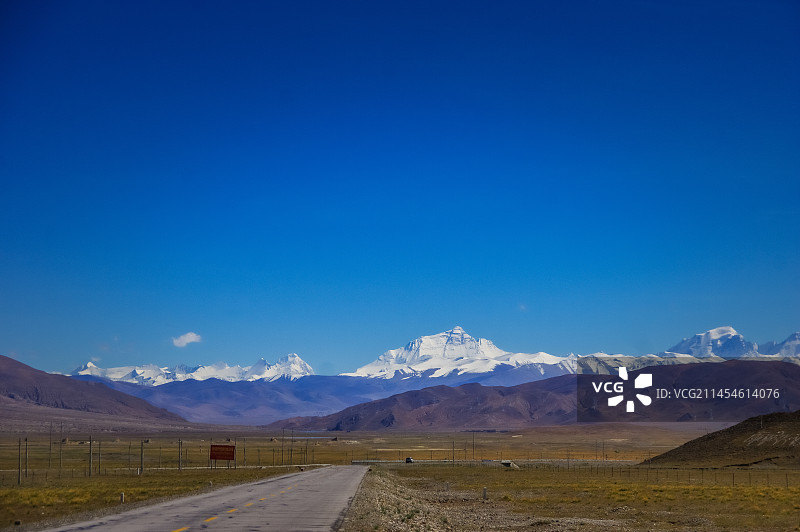 希夏邦马脚下峰山水雪山风光图片素材