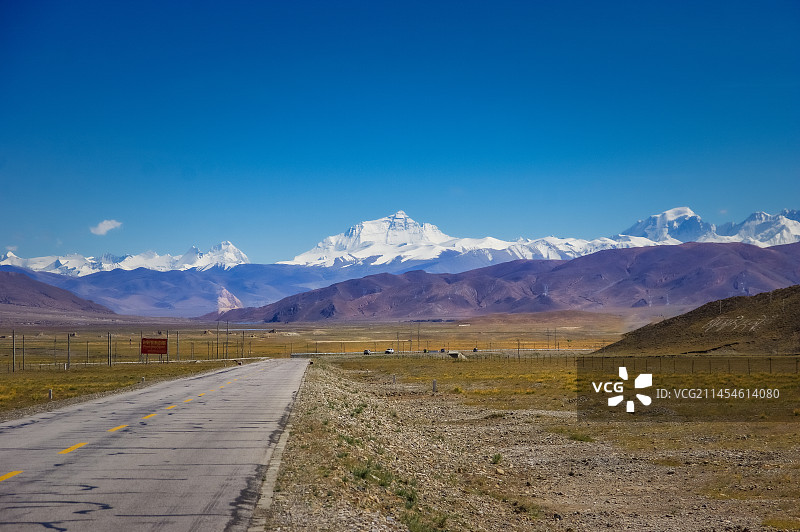 希夏邦马脚下峰山水雪山风光图片素材