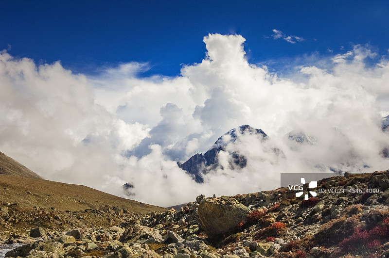 希夏邦马脚下峰山水雪山风光图片素材