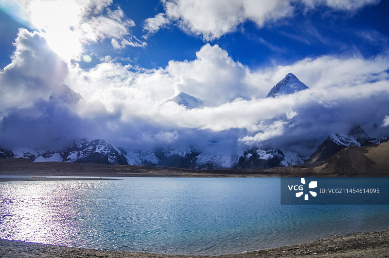 希夏邦马脚下峰山水雪山风光图片素材
