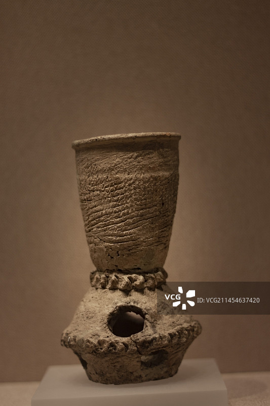 灰陶火种罐 新石器时代内蒙古博物院图片素材
