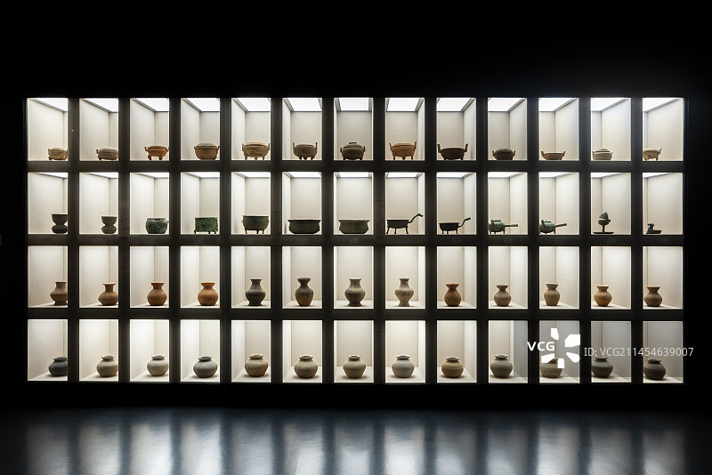 山东滕州博物馆的文物陈列图片素材