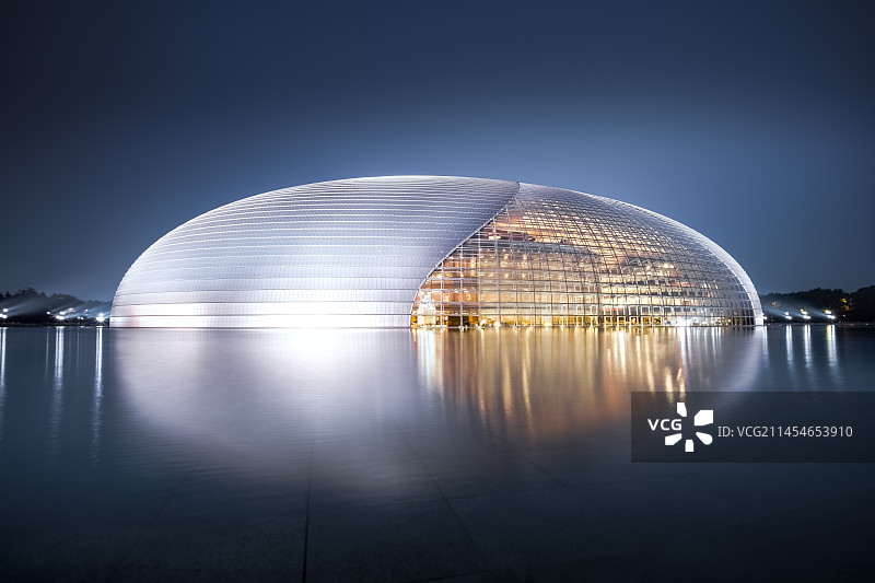 国家大剧院夜景时刻图片素材