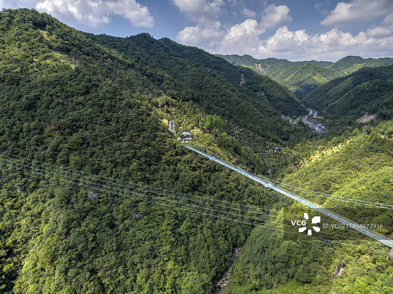 浙江磐安县风崖谷景区玻璃桥航拍图片素材