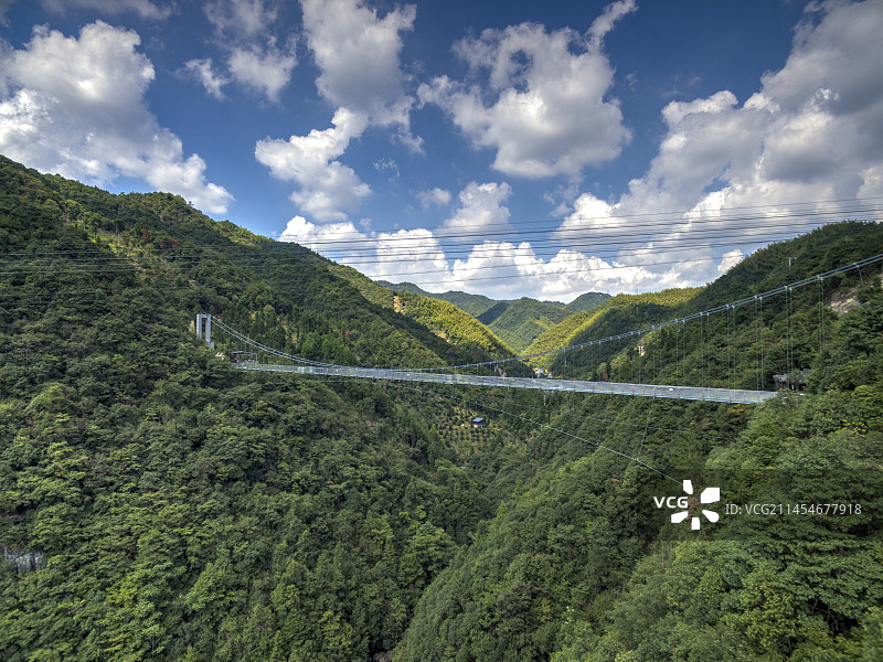 浙江磐安县风崖谷景区玻璃桥航拍图片素材