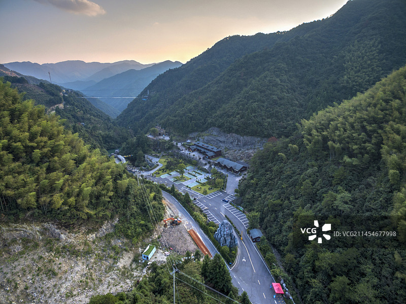 浙江磐安县风崖谷景区游客中心航拍图片素材
