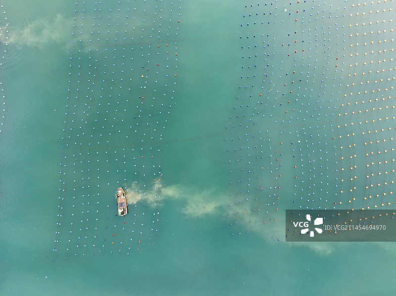 海面孤烟直图片素材