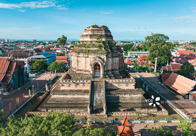 泰国清迈古城大佛塔契迪龙寺建筑风光图片素材