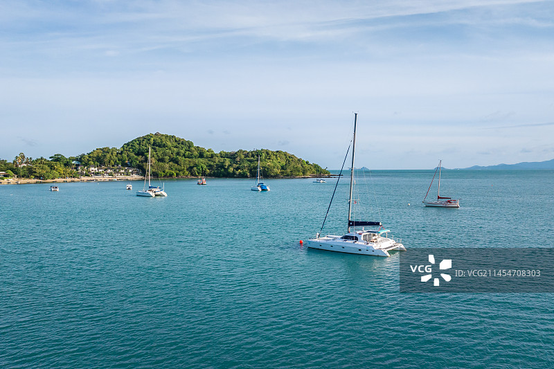 泰国苏梅岛海滨帆船游艇自然风光航拍图片素材