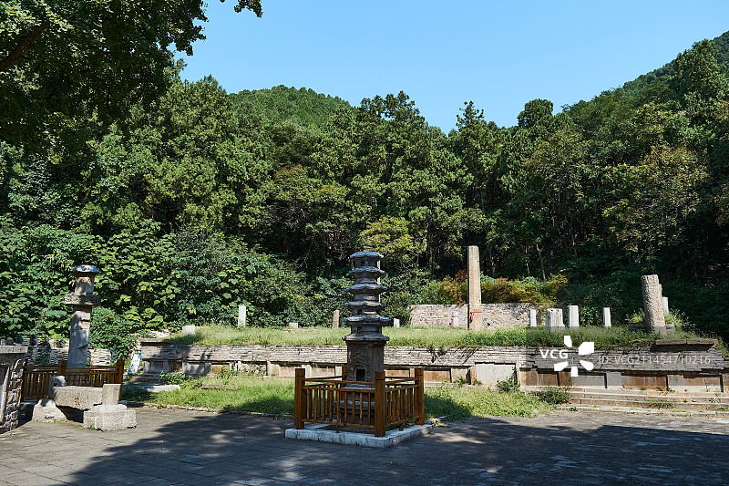 千年古刹灵岩寺塔林图片素材