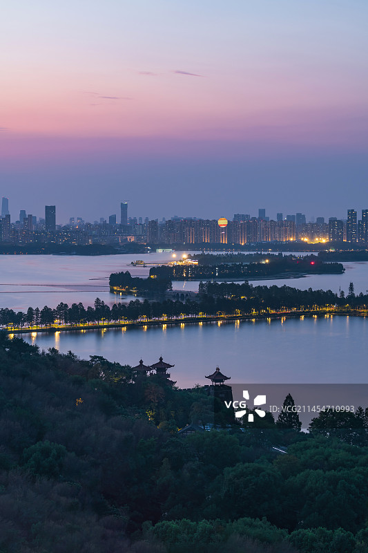 武汉东湖绿道夜景图片素材