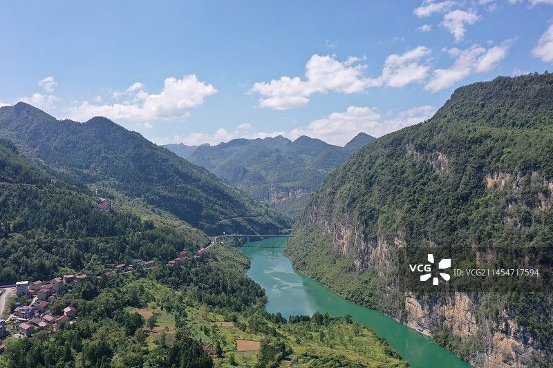 航拍阿蓬江图片素材