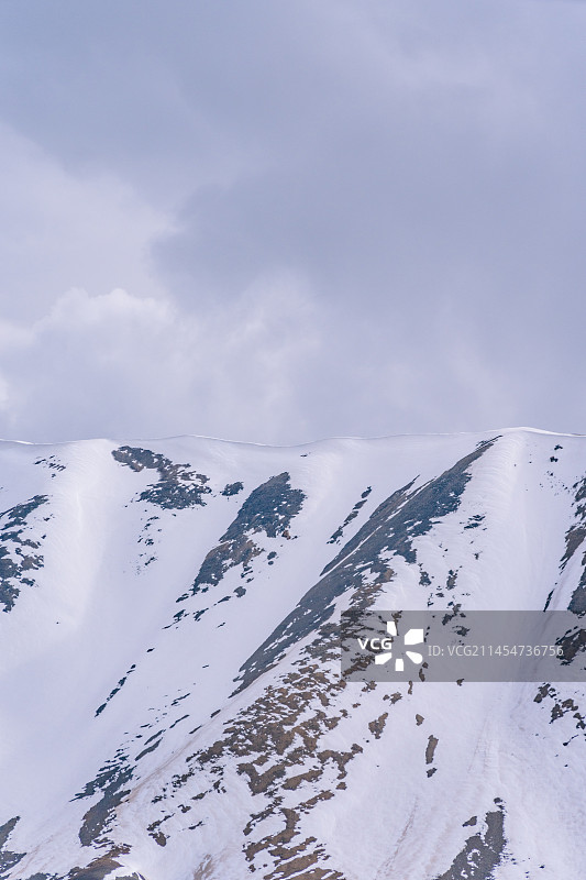 中国青海果洛州阿尼玛卿高原雪山风光图片素材