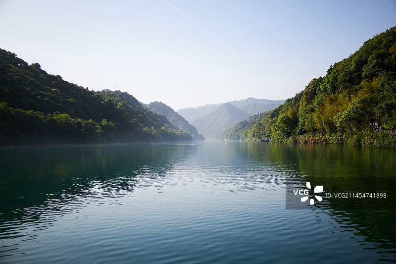 东江湖 雾漫小东江 薄雾 渔船图片素材