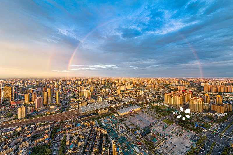 航拍郑州火车站彩虹图片素材