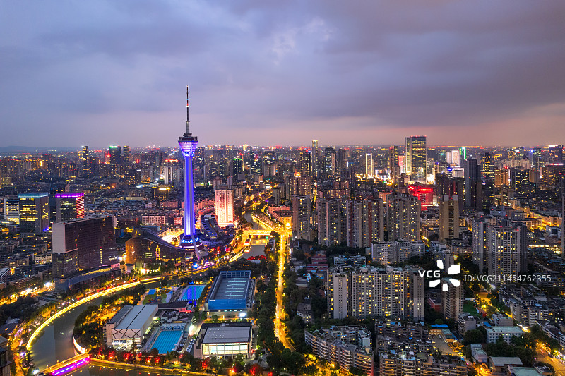 成都339电视塔，天府熊猫塔城市风光夜景夜晚航拍图片素材