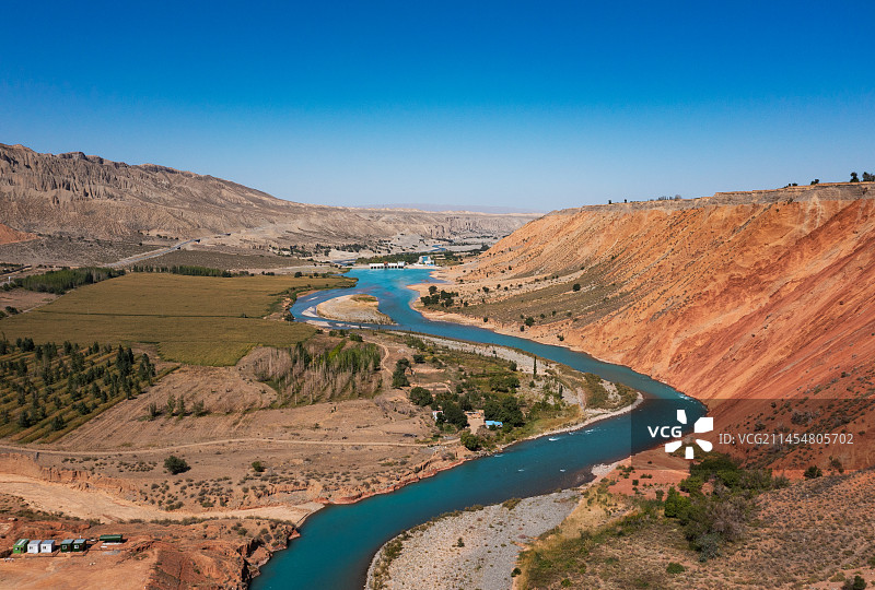 新疆101省道玛纳斯河谷图片素材