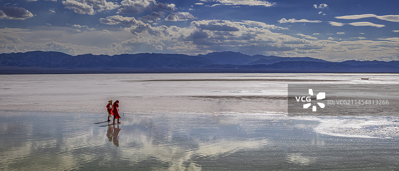 青海茶卡盐湖夏日风光图片素材