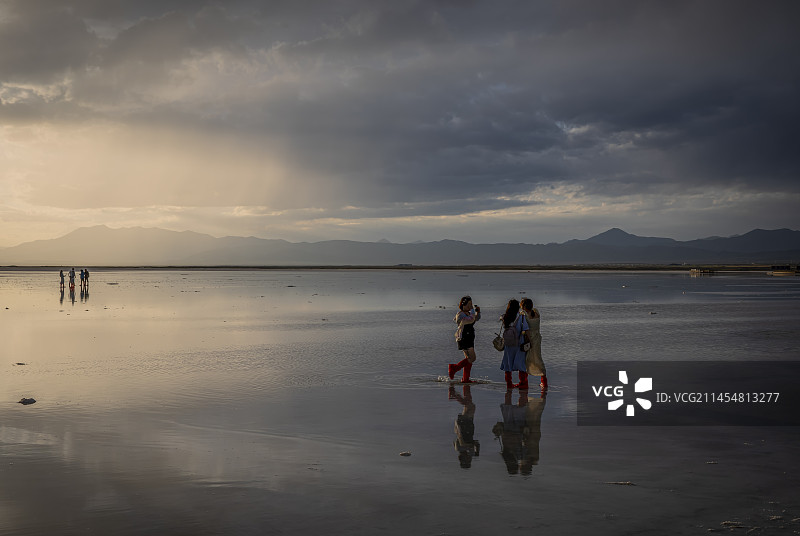 青海茶卡盐湖夏日风光图片素材
