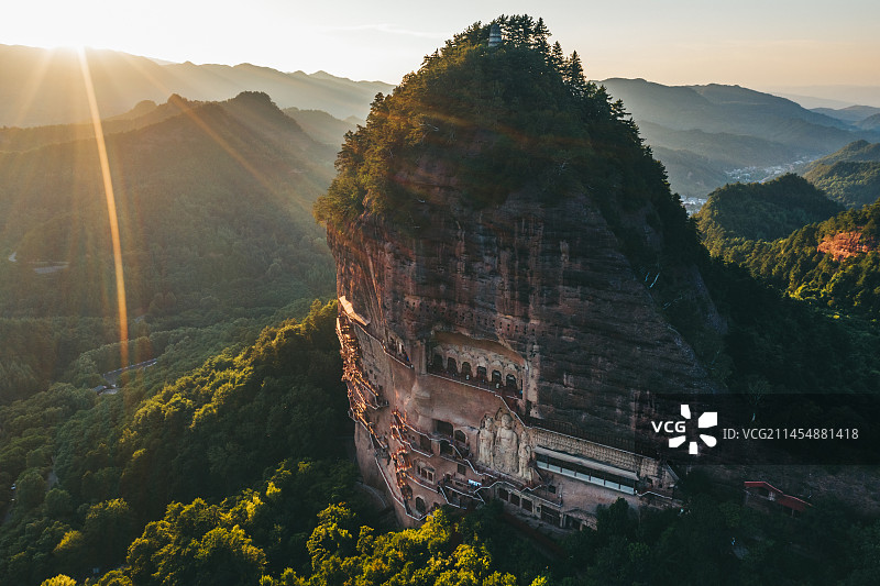 甘肃天水麦积山石窟图片素材