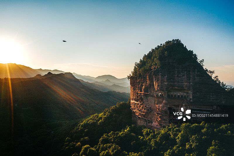 甘肃天水麦积山石窟图片素材