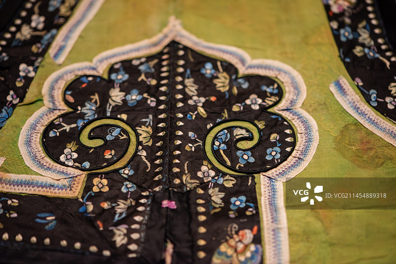 嘉兴博物馆临展哈密博物馆收藏的清代维吾尔族服饰展文物图片素材