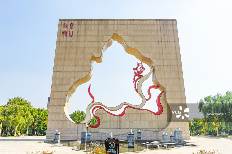 中国园林拍摄主题，山东省泰安市岱岳区，泮河公园的泰山禅魂标志性建筑物，户外白昼无人图像摄影图片素材