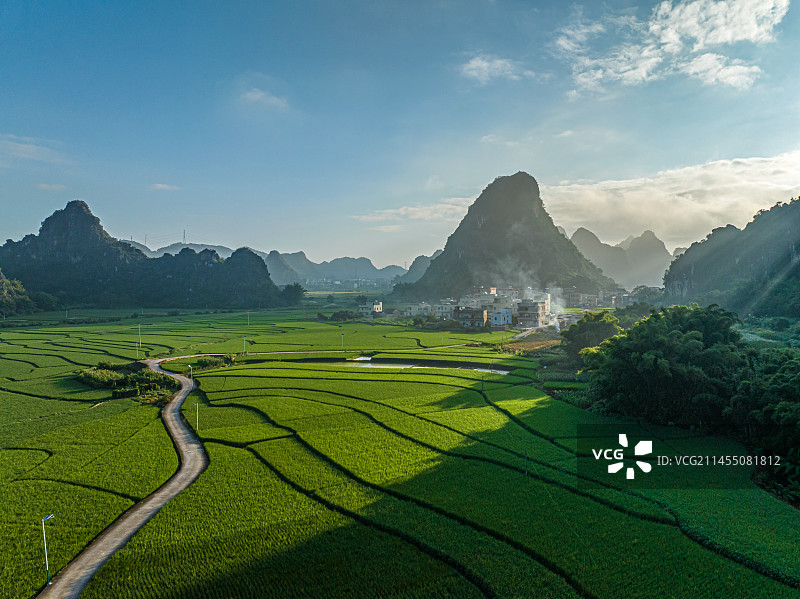 小路弯弯图片素材