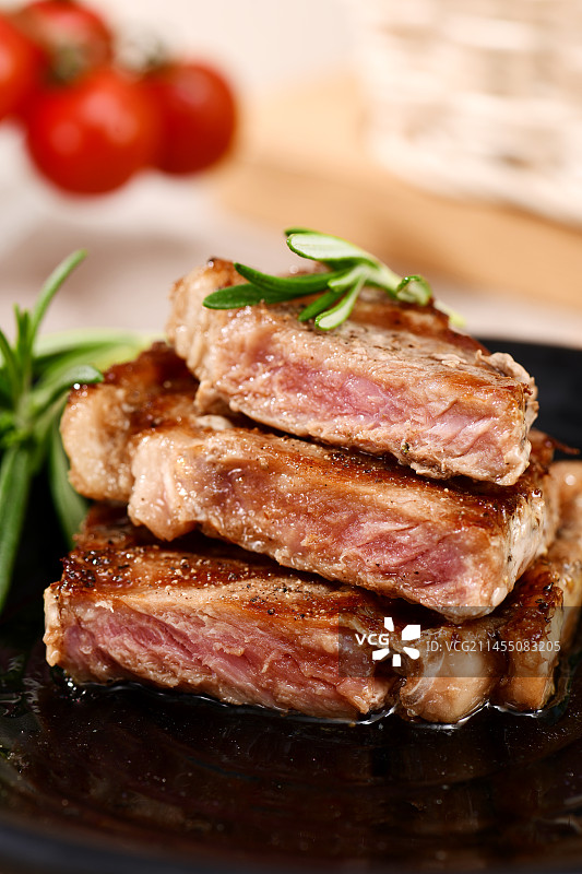 切开的牛排图片素材