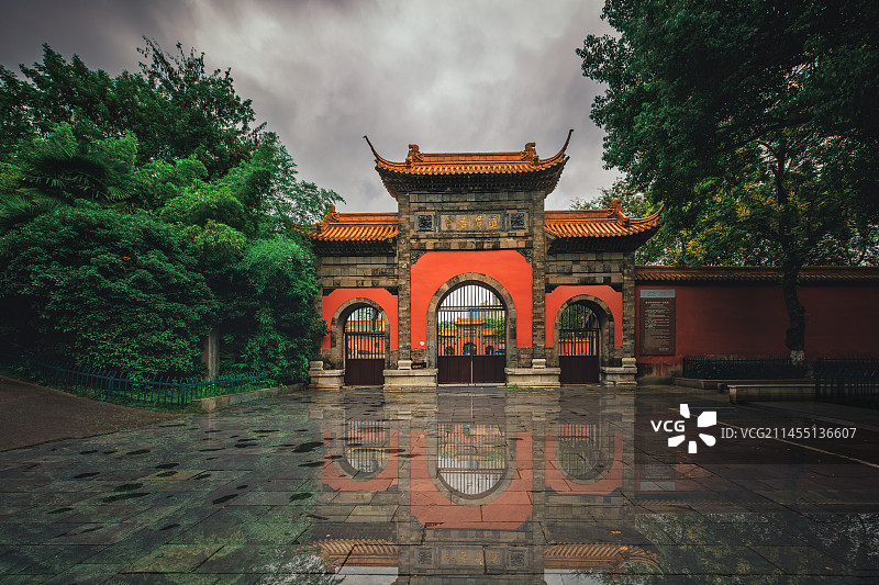 秋日里的道贯古今牌坊+朝天宫（南京）图片素材