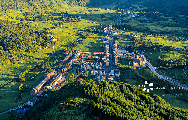 重庆丰都，俯瞰夕阳下的太平坝夏季风光图片素材