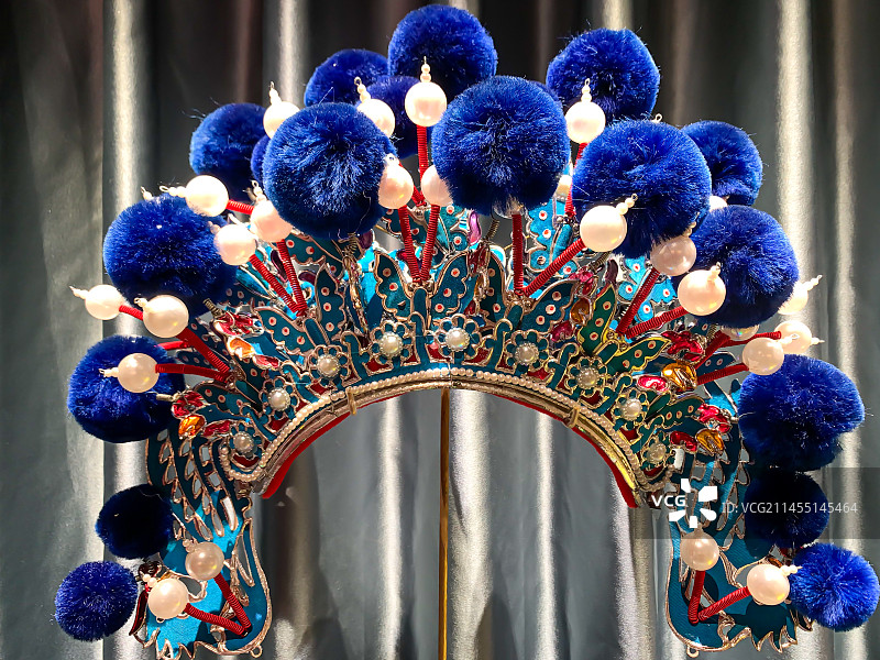 秦腔戏曲传统盔帽头饰，中国秦腔艺术博物馆展览图片素材