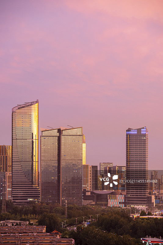 黄昏日落城市天际线摩天大楼建筑经济商务金融区图片素材